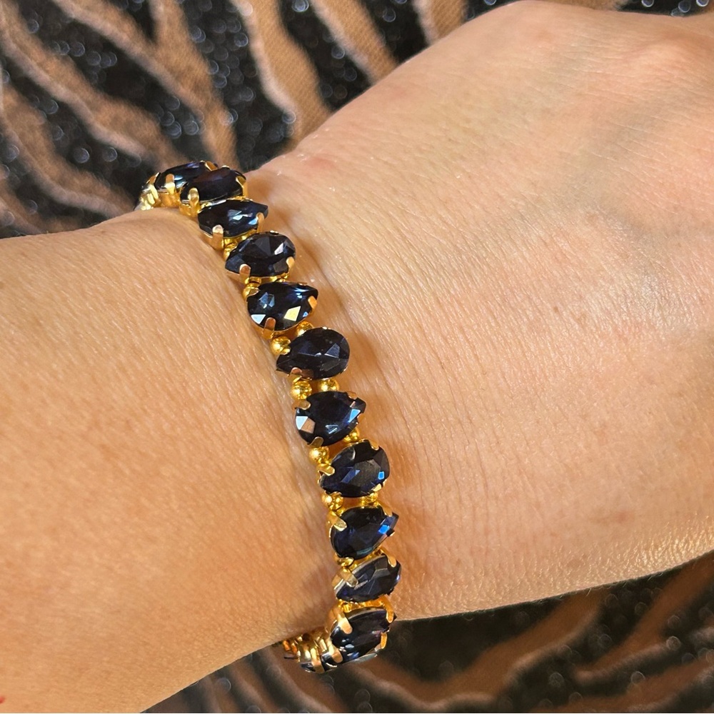 Handcrafted elegant sapphire blue teardrop bracelet